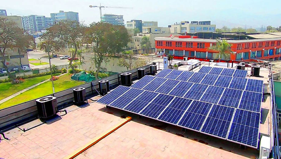 Implementan sistema de energía solar en Instituto de Ingenieros de Minas del Perú