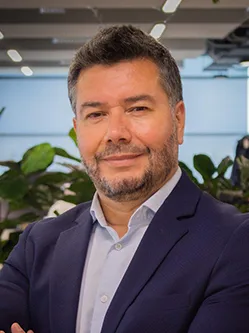 JUAN SALINAS